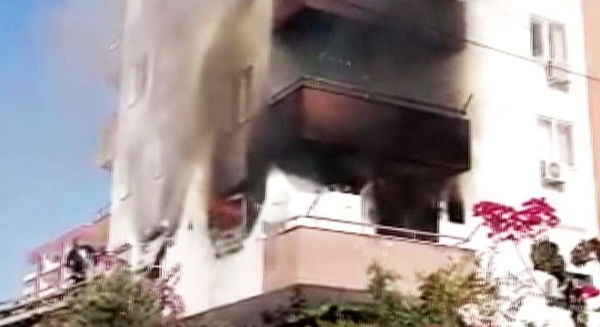 Eşine sinirlenip, evi ateşe verdi