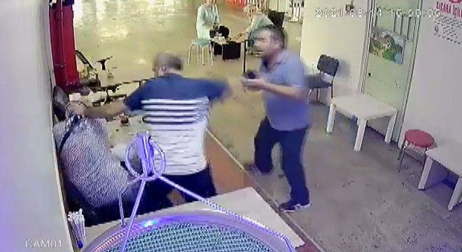 Eşine tükürdü, dövdü... Uzaklaştırma kararına rağmen yine geldi