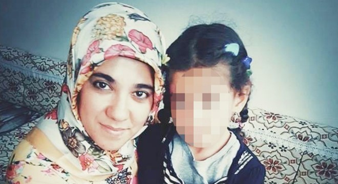 Eşini 20 yerinden bıçaklayıp öldürdü