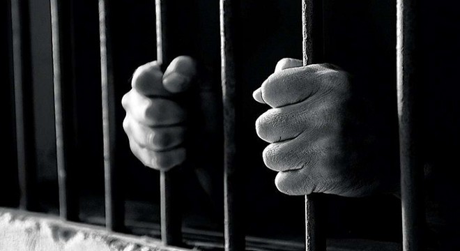 Eşini 27 yerinden bıçaklayarak öldüren kocaya müebbet