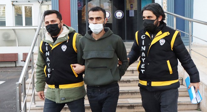 Eşini bıçaklayarak öldürdü; 'Birbirimizi seviyorduk' dedi