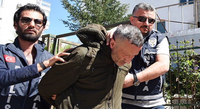 Eşini öldürüp, 'gidin evden alın' diyen zanlı adliyede