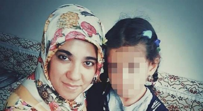 Eşini 46 yerinden bıçaklayıp, can çekişmesini izlemiş