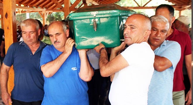 Eşinin öldürdüğü Ayşe Gür, toprağa verildi