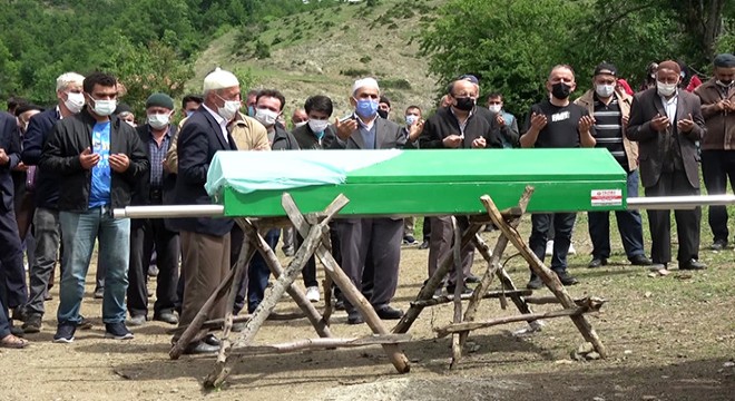 Eşinin öldürdüğü Kamile, toprağa verildi