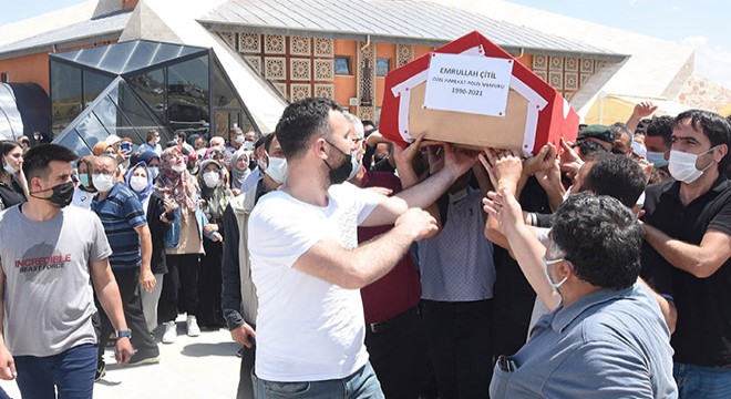 Eşinin tabancayla öldürdüğü Özel Hareket polisi, toprağa verildi