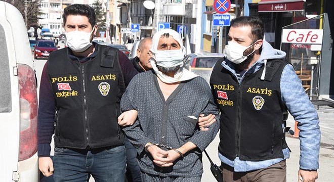 Eşini bıçaklayan sanığın akıl sağlığı raporu beklenecek