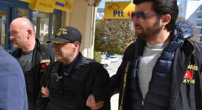 Eşiyle restoranda yemek yiyen kuaförü bıçaklayarak öldürdü