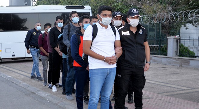 Eski askeri lise öğrencisi 8 şüpheli, adliyede