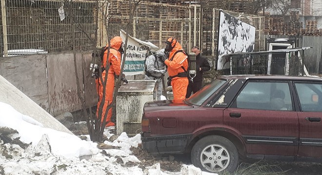 Eski derin dondurucudan yayılan gaz kokusu tedirgin etti