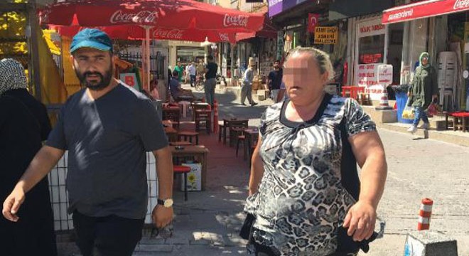 Eski eşini sırtından bıçakladı