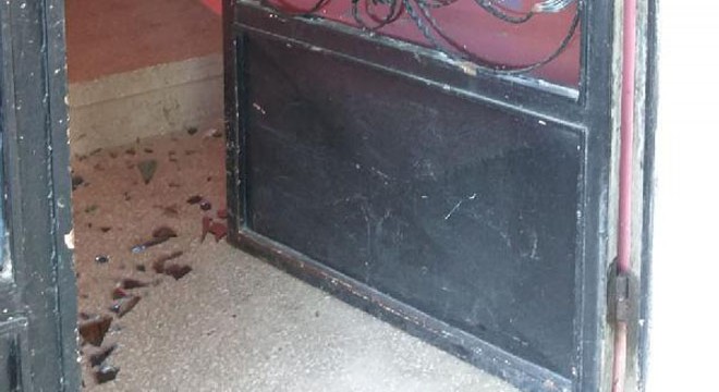 Eski eşinin evine camı kırarak girdi