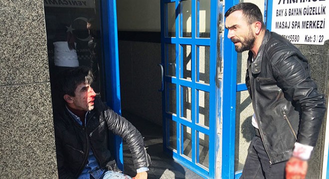 Eski kız arkadaşını tehdit etti, bıçakla saldırdı