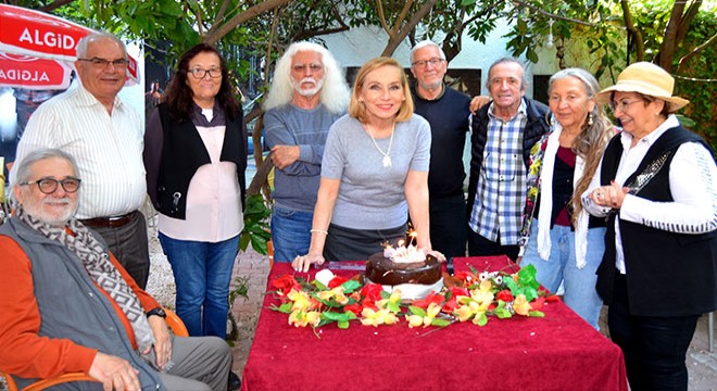 Eski mezunlardan sürpriz