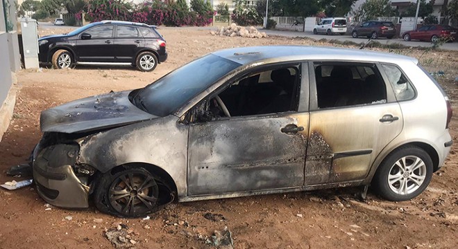 Eski sevgilinin otomobilin kundakladı, ilk duruşmada serbest kaldı