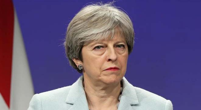 Theresa May market kuyruğunda