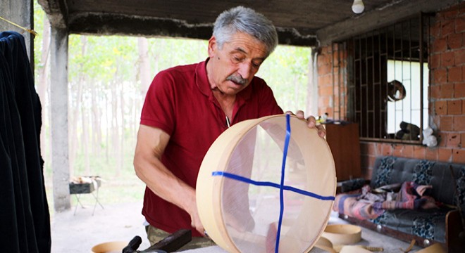 Eski belediye başkanı, elek ve kalbur üretiyor