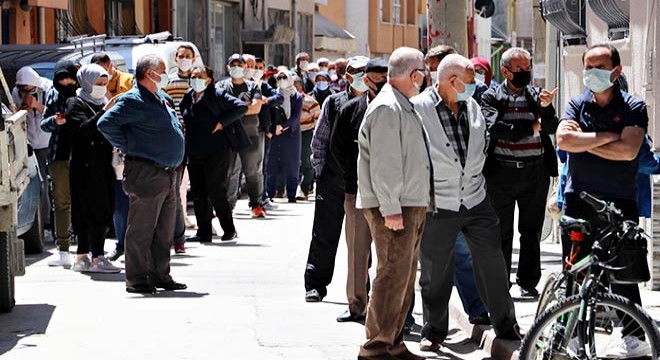 Eskişehir'de 'uygun fiyatlı baklava' kuyruğu