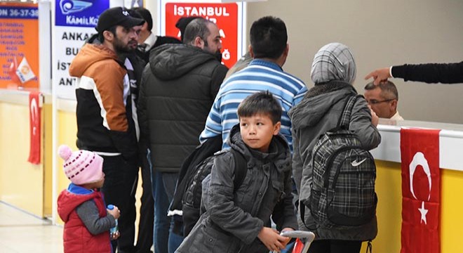 Eskişehir otogarında ‘göçmen' yoğunluğu