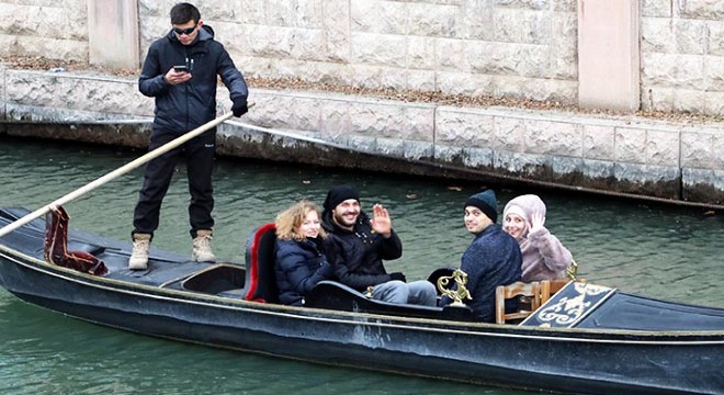 Eskişehir de soğuk havaya rağmen gondol gezisi