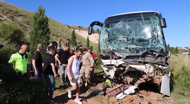 Eskişehir de yolcu otobüsü şarampole düştü: 35 yaralı
