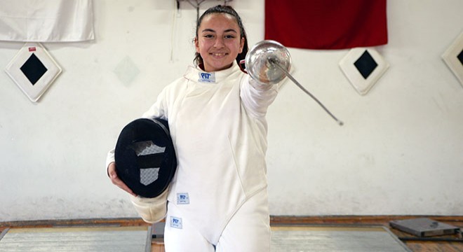 Eskrim sporcusu Arzem'in hedefi olimpiyat madalyası