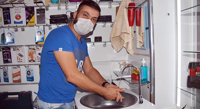 Esnaf, koronavirüs salgınında seyyar lavabo yaptı