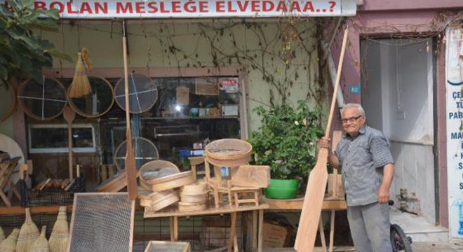 Esnaftan iş yerine 'El emeği kaybolan mesleğe elveda' yazısı