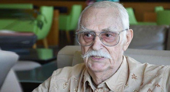 Eşref Kolçak, eşi ve oğlunun yanına defnedilecek