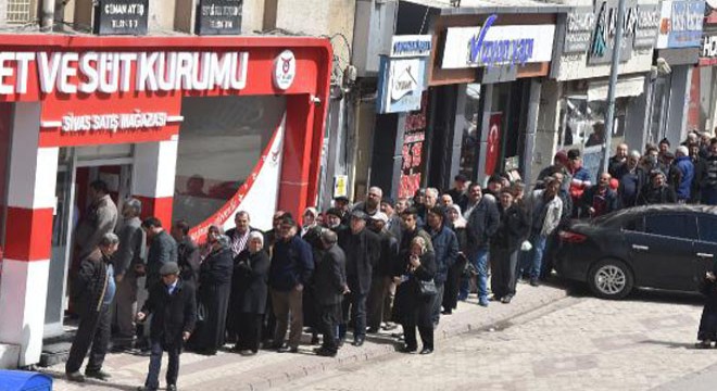 Et ve Süt Kurumu mağazası önünde 'Ramazan' kuyruğu