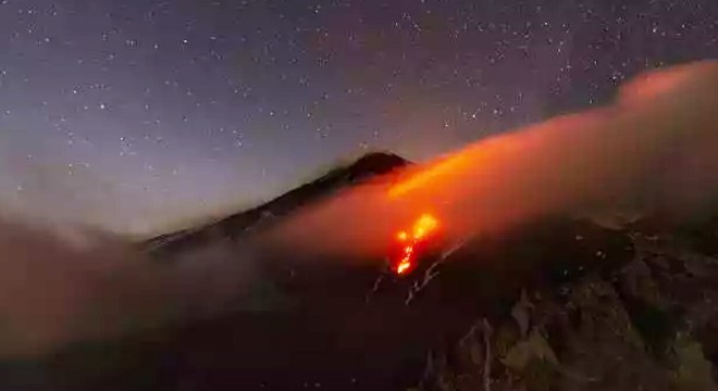 Etna Yanardağı yeniden harekete geçti