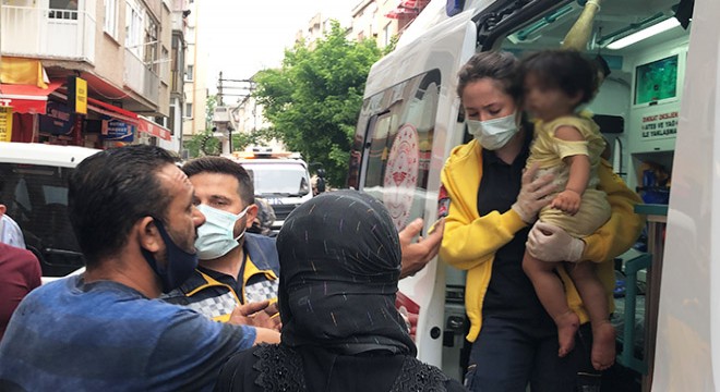 Ev yangını; 1'i çocuk 4 kişi dumandan etkilendi