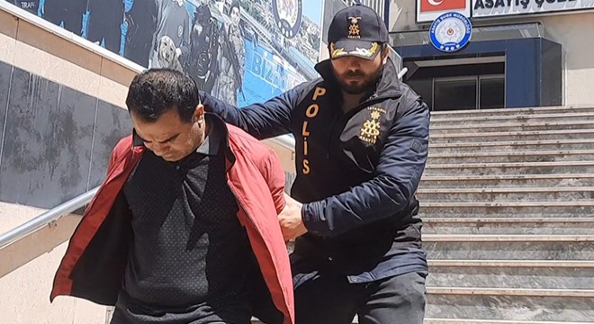 Ev kadınlarını  polisim  diyerek dolandıran şüpheli yakalandı