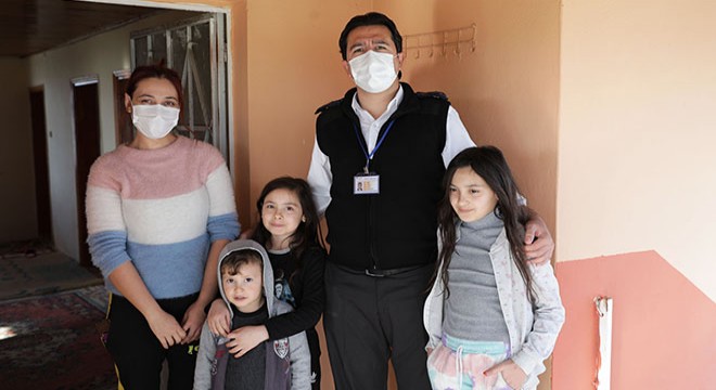 Evde çıkan yangına, halk otobüsünü durduran şoför müdahale etti