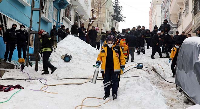 Evde çıkan yangında 2 kardeş öldü