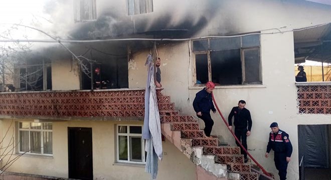 Evde çıkan yangında yaşamını yitirdi