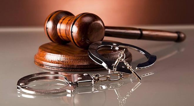 Evde ölü bulunan kadının kızı cinayet şüphesiyle gözaltında
