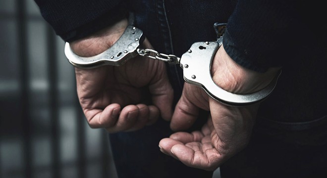 Evden altın ve para çalan 4 şüpheliden 1’i tutuklandı