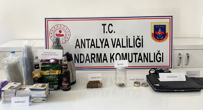 Evden uyuşturucu ve tarihi eser çıktı