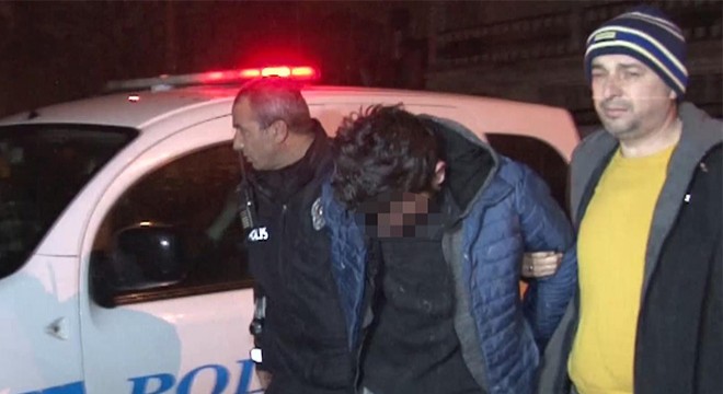 Eve giren hırsızlar suçüstü yakalandı