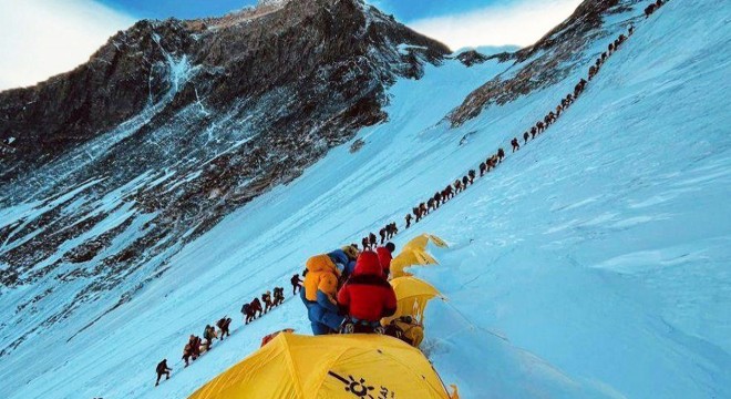 Everest dağına dışkı bırakmak yasaklanıyor