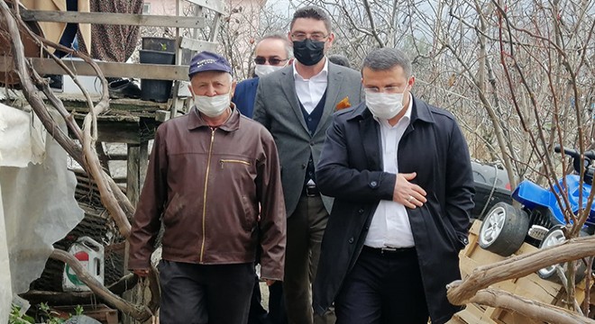 Evi yanan aileye ziyaret