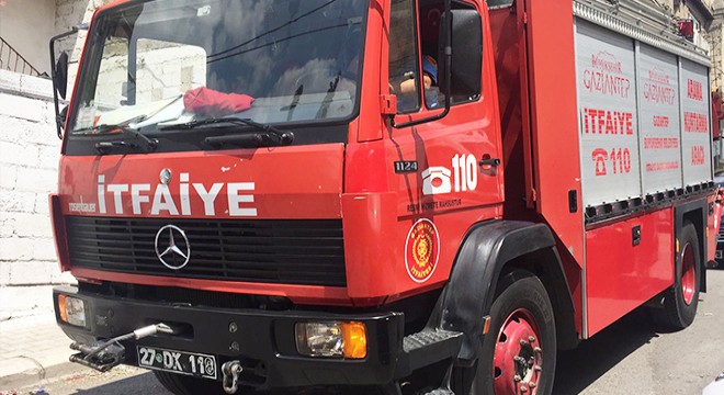 Evin 2'nci katında zemin çöktü: 4 yaralı