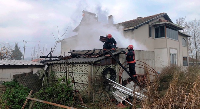 Evin bahçesindeki kalorifer kazanı patladı