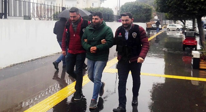 Evinde tütün sarma makinesi ile yakalandı