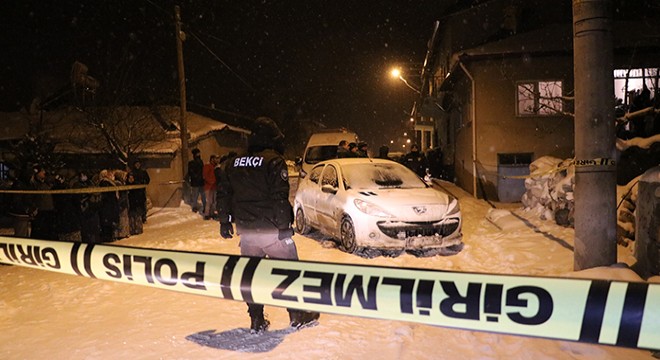 Evinde boğazı kesilerek öldürülmüş bulundu