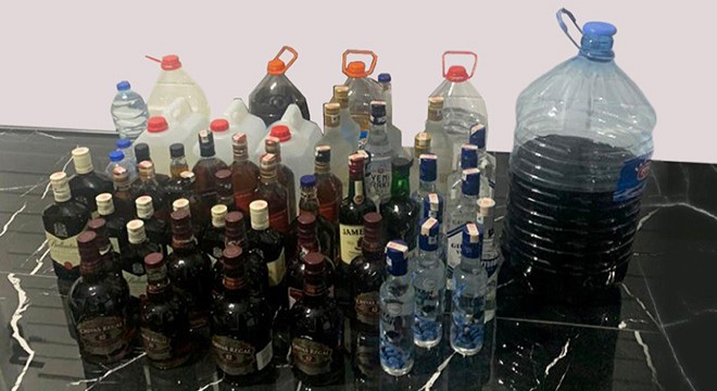 Evini kaçak alkol deposuna dönüştürmüş