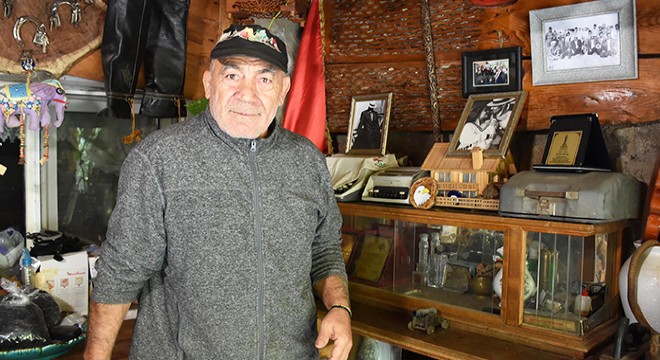 Evini müzeye, bahçesini atölyeye çevirdi