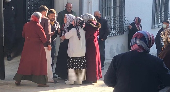 Evinin çatısını yaparken düşüp öldü