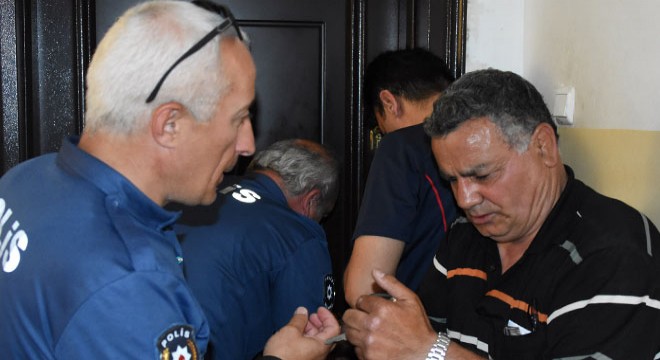 Evinin kapısının kırılmaması için itfaiyecilere yalvardı
